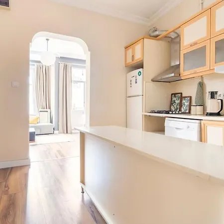 In The Center Of Cihangir Apartamento Estambul