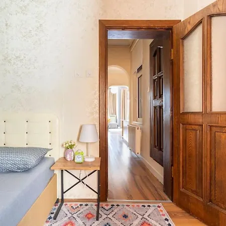 Apartamento In The Center Of Cihangir Estambul