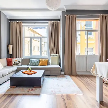 In The Center Of Cihangir Apartamento