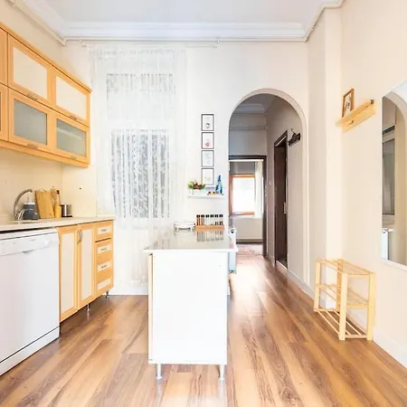 Apartamento In The Center Of Cihangir Estambul