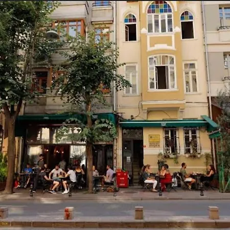 Apartamento In The Center Of Cihangir Estambul